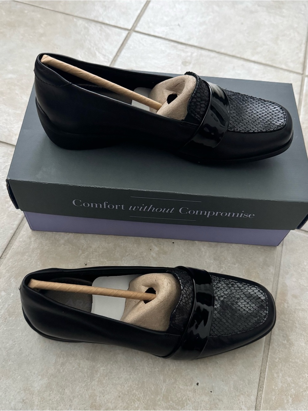 Aravon New Balance Winsor Moc Loafers Women 6 B Black Snake Emboss Slip On Shoes